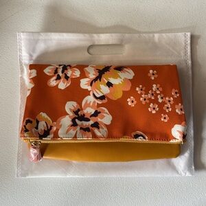 NWOT - Reversible Clutch with Dustbag